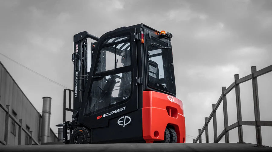 3-Wheel vs 4-Wheel Forklifts: Which One Suits Your Operation Best?