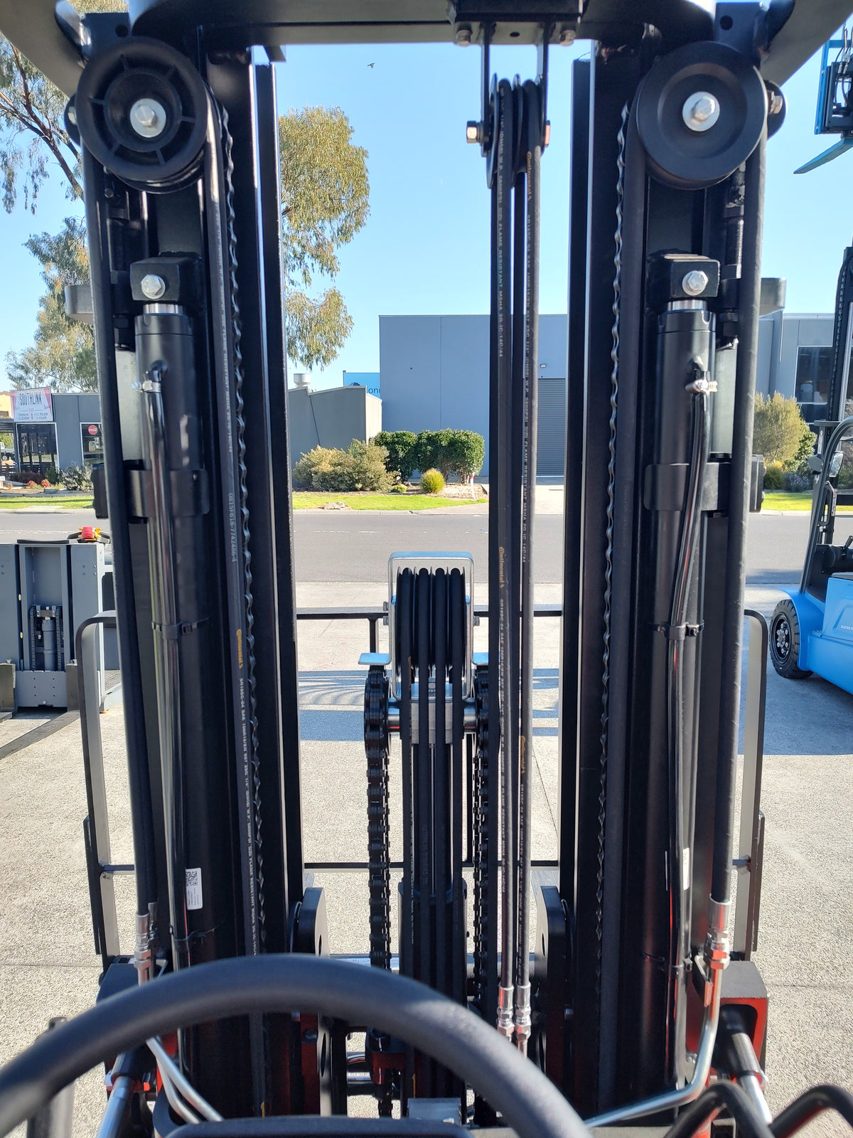 [EP] Rental - 2.5 Tonne Counterbalance Forklift (Lithium)