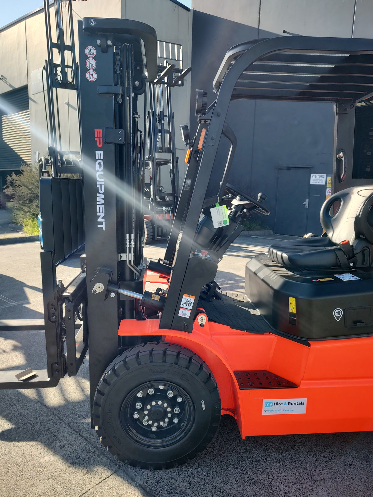 [EP] Rental - 2.5 Tonne Counterbalance Forklift (Lithium)