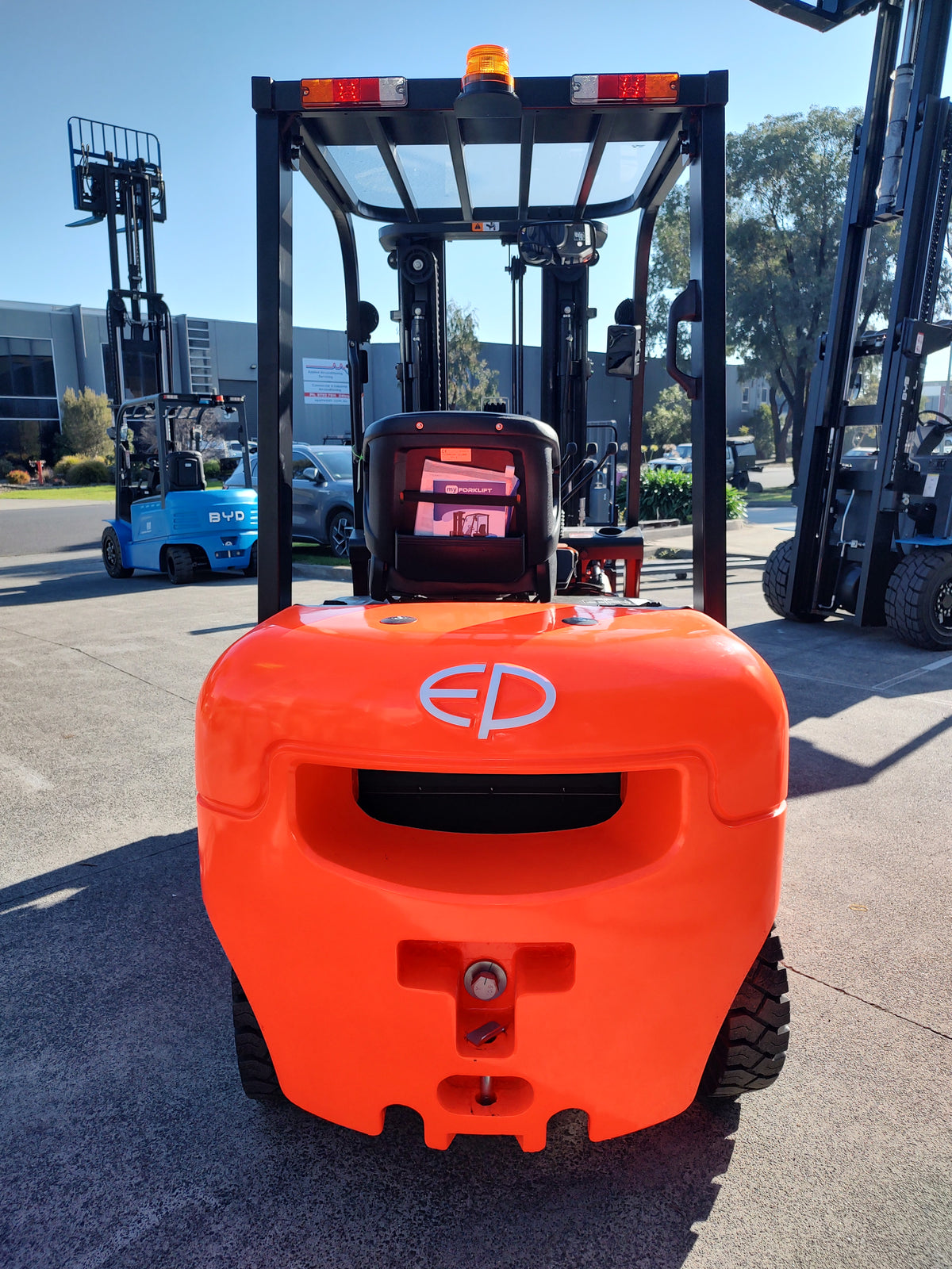 [EP] Rental - 2.5 Tonne Counterbalance Forklift (Lithium)
