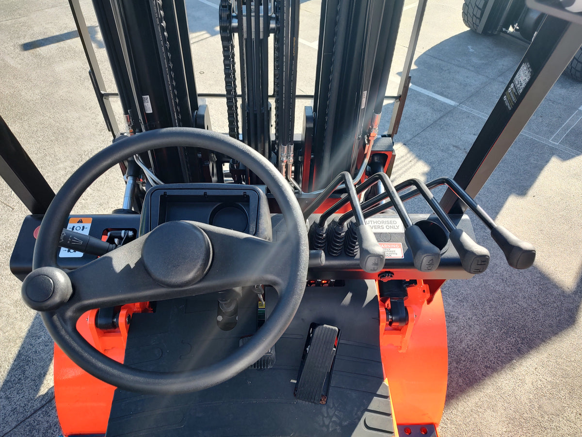 [EP] Rental - 2.5 Tonne Counterbalance Forklift (Lithium)