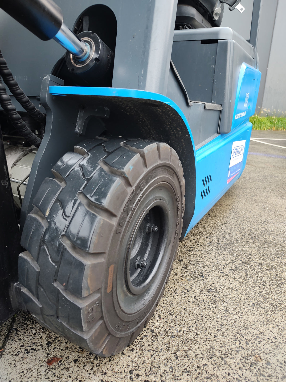[Refurbished] BYD - 1.8T Counterbalance Forklift - SN: 0901190621 (Lithium)